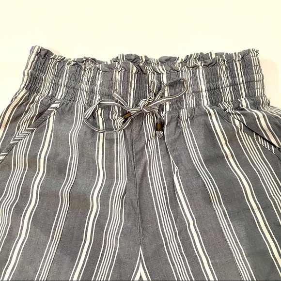 Abercrombie and Fitch blue striped line pant - Picture 2 of 2